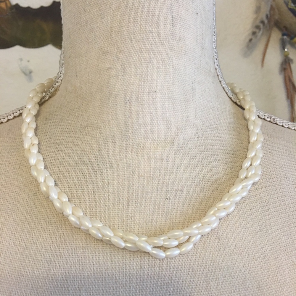Vintage 80s twisted triple strand pearl necklace